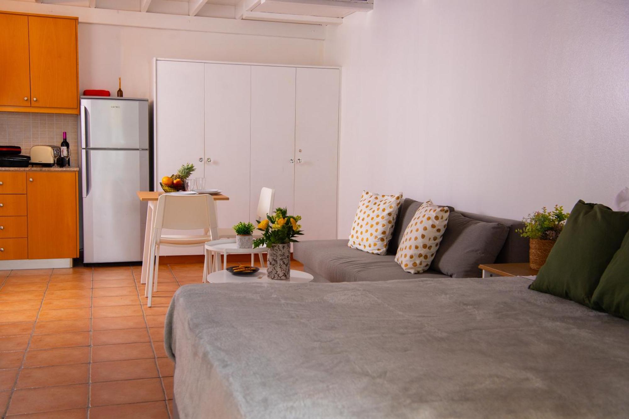 Path Latchi Beachfront Apartments 외부 사진