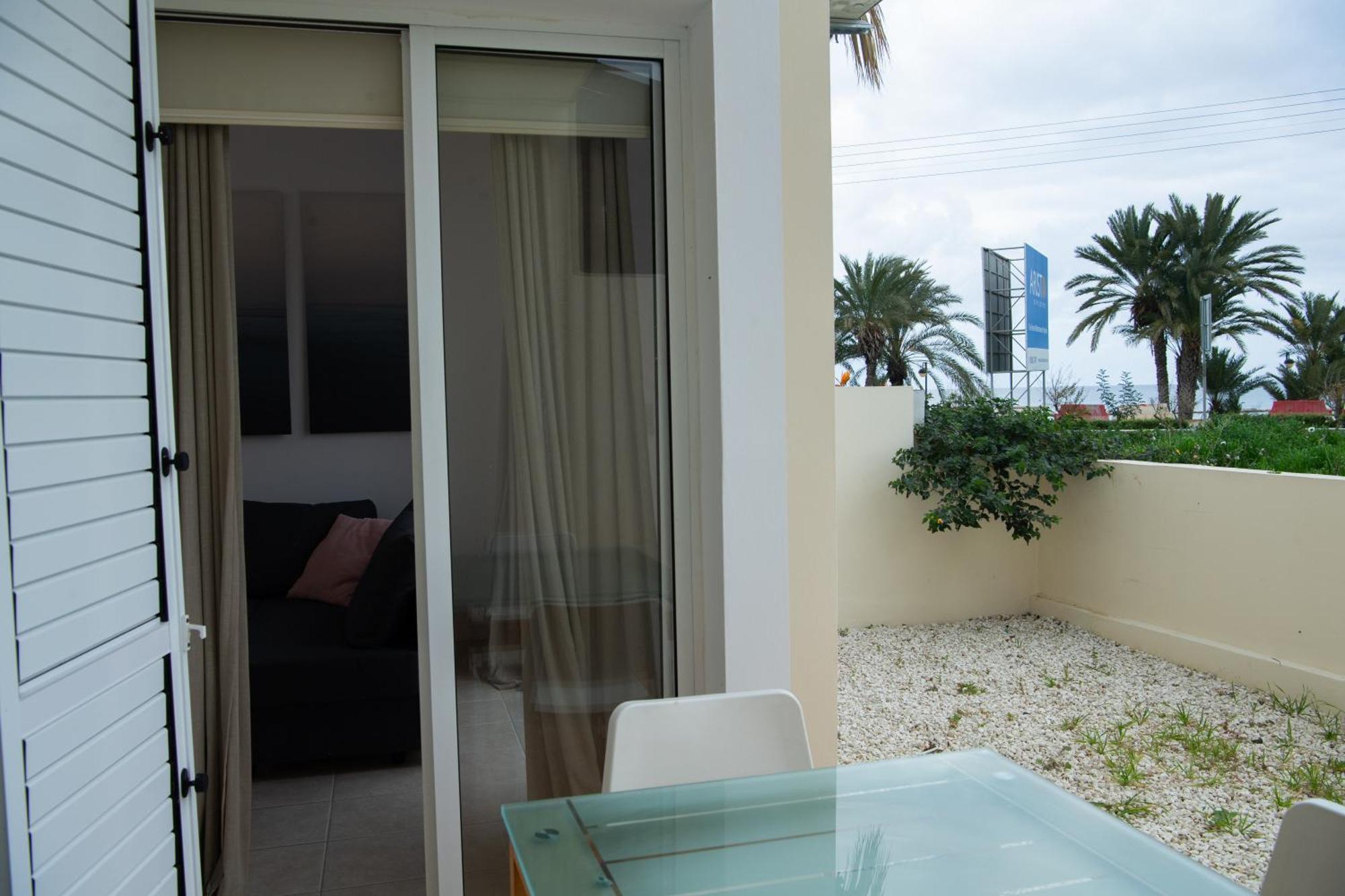 Path Latchi Beachfront Apartments 외부 사진
