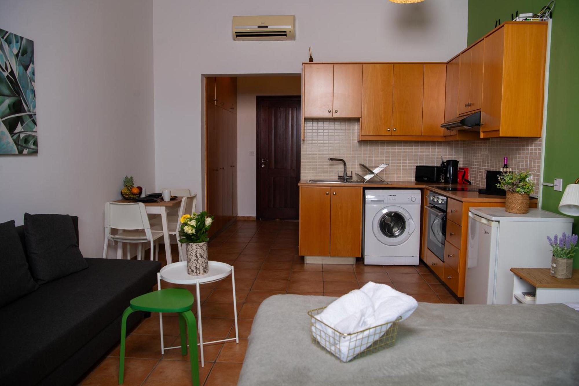 Path Latchi Beachfront Apartments 외부 사진