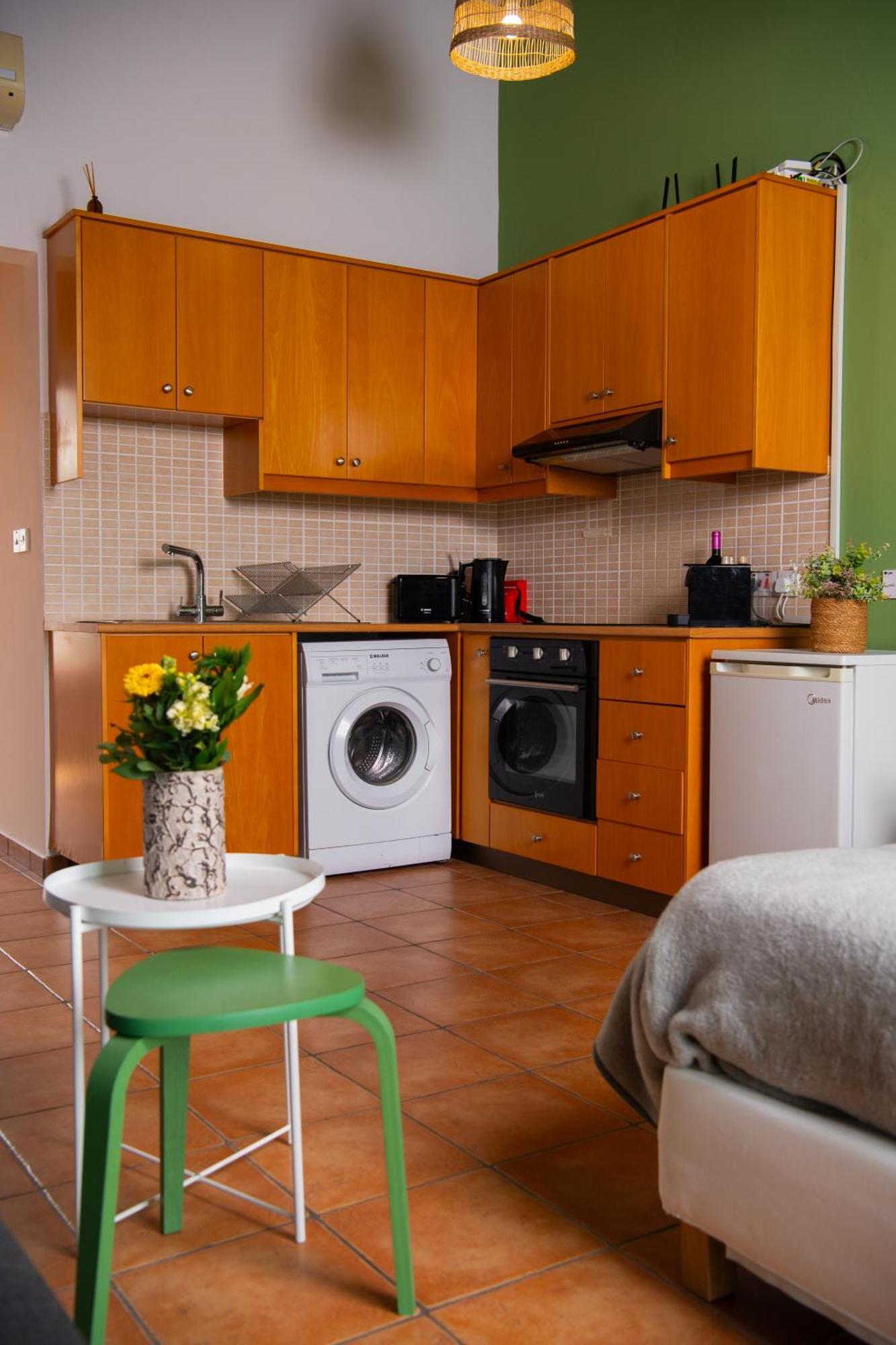 Path Latchi Beachfront Apartments 외부 사진
