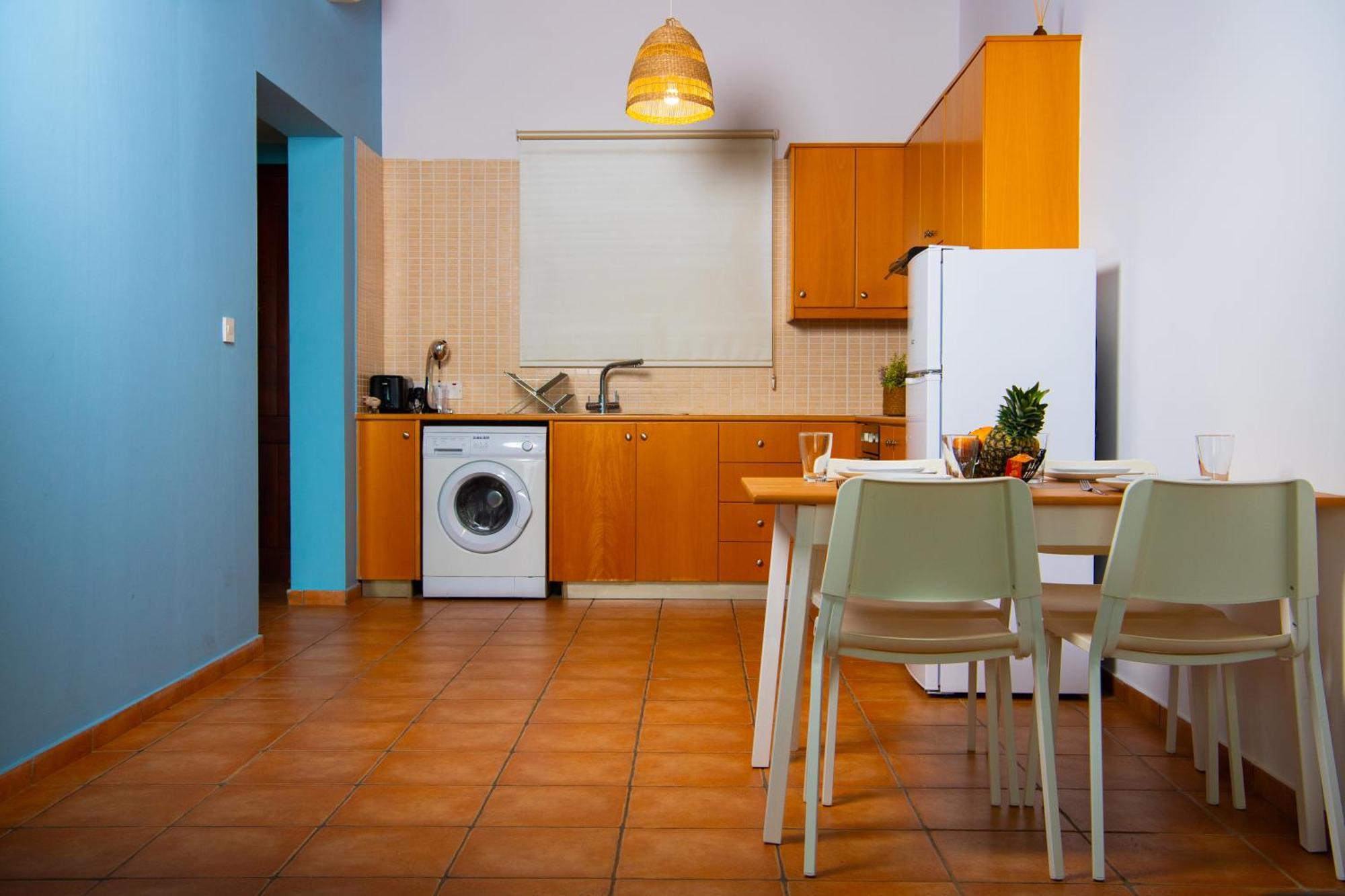 Path Latchi Beachfront Apartments 외부 사진
