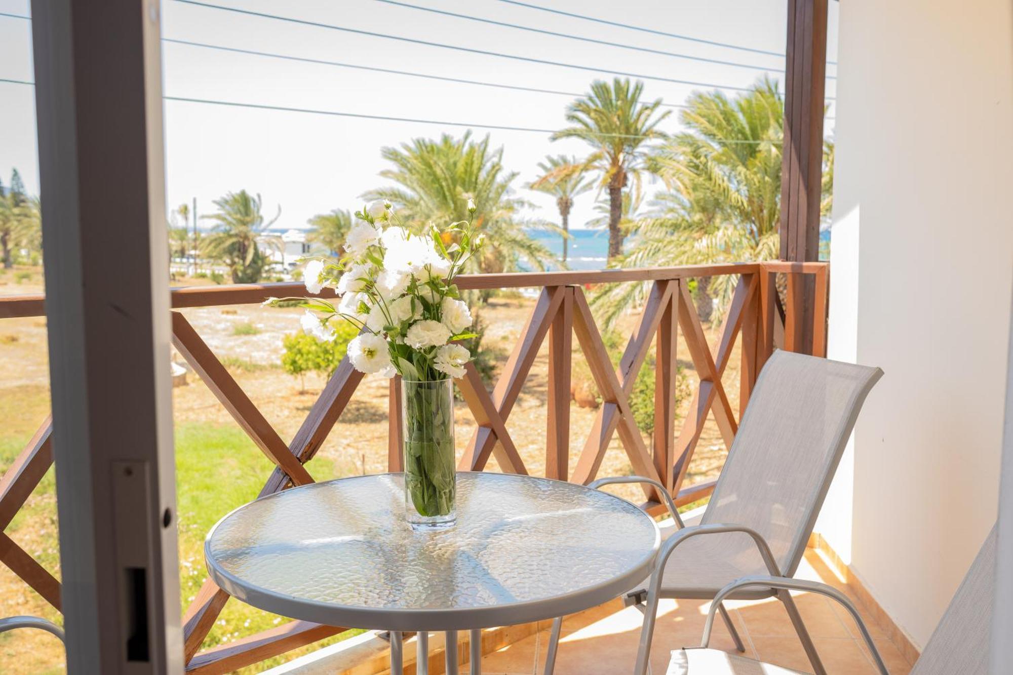 Path Latchi Beachfront Apartments 외부 사진