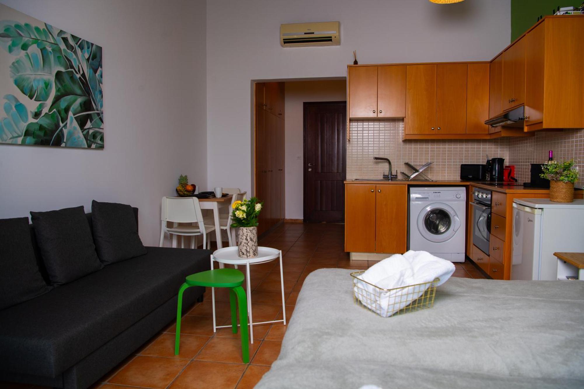 Path Latchi Beachfront Apartments 외부 사진